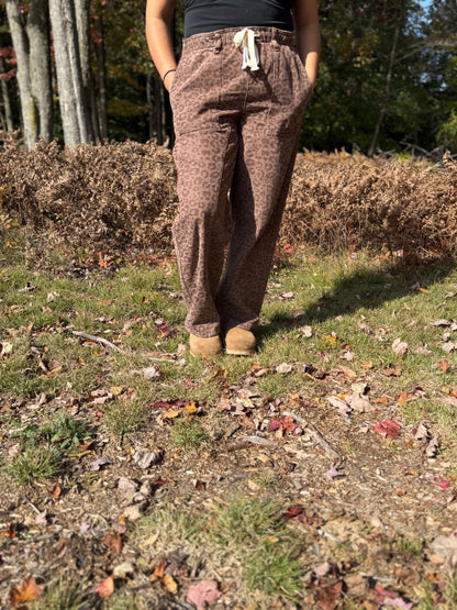 MID RISE CASUAL FIT VINTAGE LEOPARD PANTS