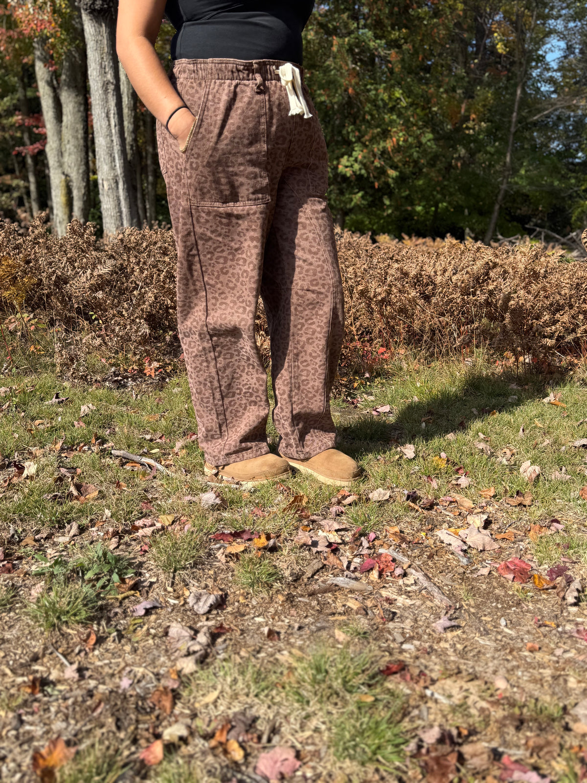 MID RISE CASUAL FIT VINTAGE LEOPARD PANTS