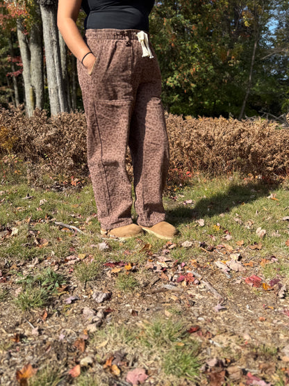 MID RISE CASUAL FIT VINTAGE LEOPARD PANTS